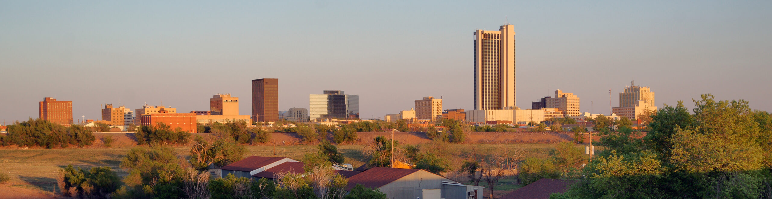 A long panoramic view of the north Texas town metro area of Amarillo